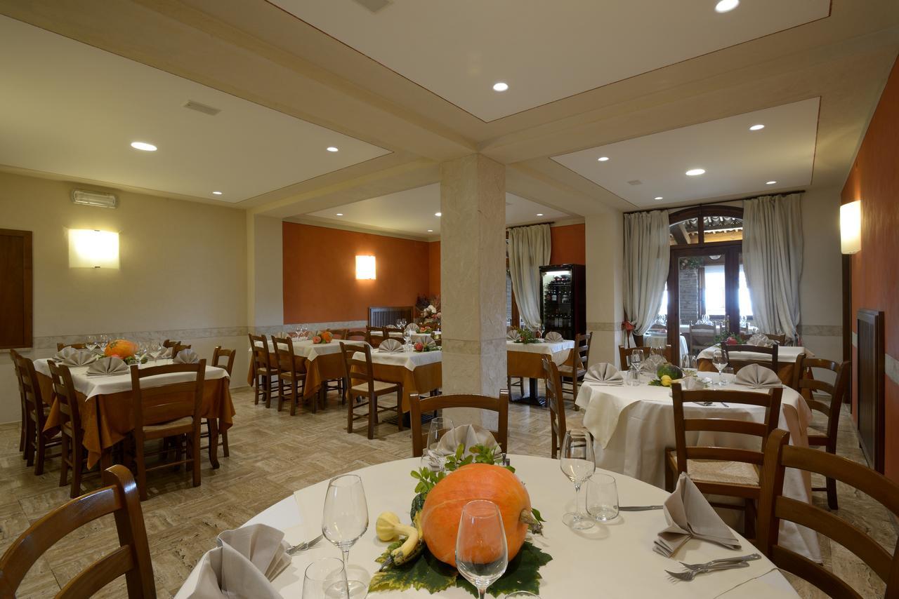 Hotel Ristorante Da Tullio Tarzo Bagian luar foto